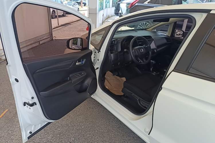 Used Honda Fit 2018 1.5L CVT Comfort Sunroof Version Driver Seat
