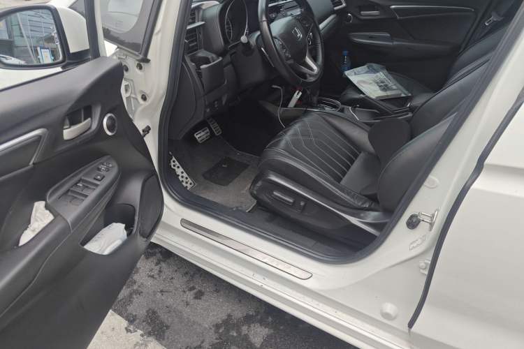 Used Honda Fit 2018 1.5L CVT Trendy Run+ Edition Driver Seat