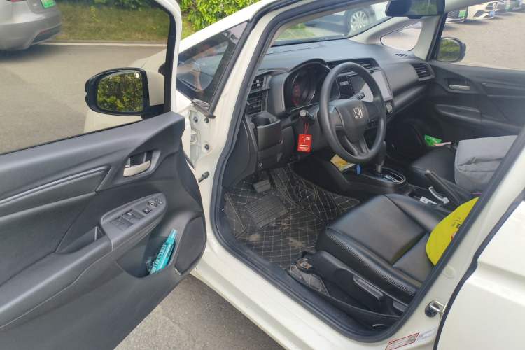 Used Honda Fit 2018 1.5L CVT Comfort Sunroof Version Driver Seat