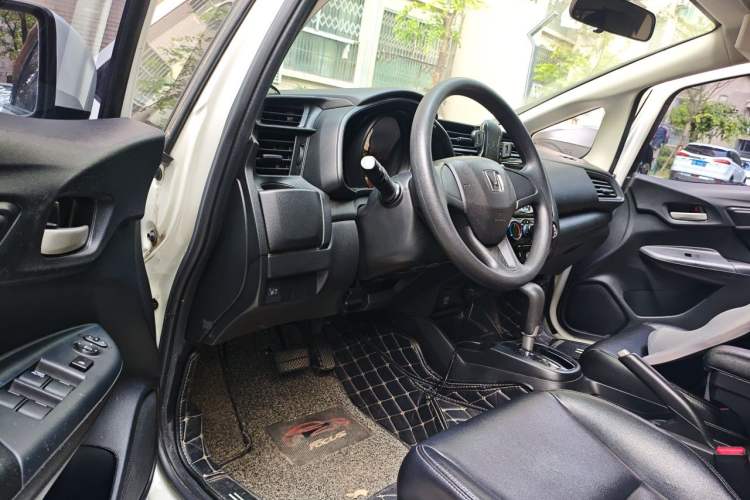 Used Honda Fit 2018 1.5L CVT Comfort Sunroof Version Driver Seat