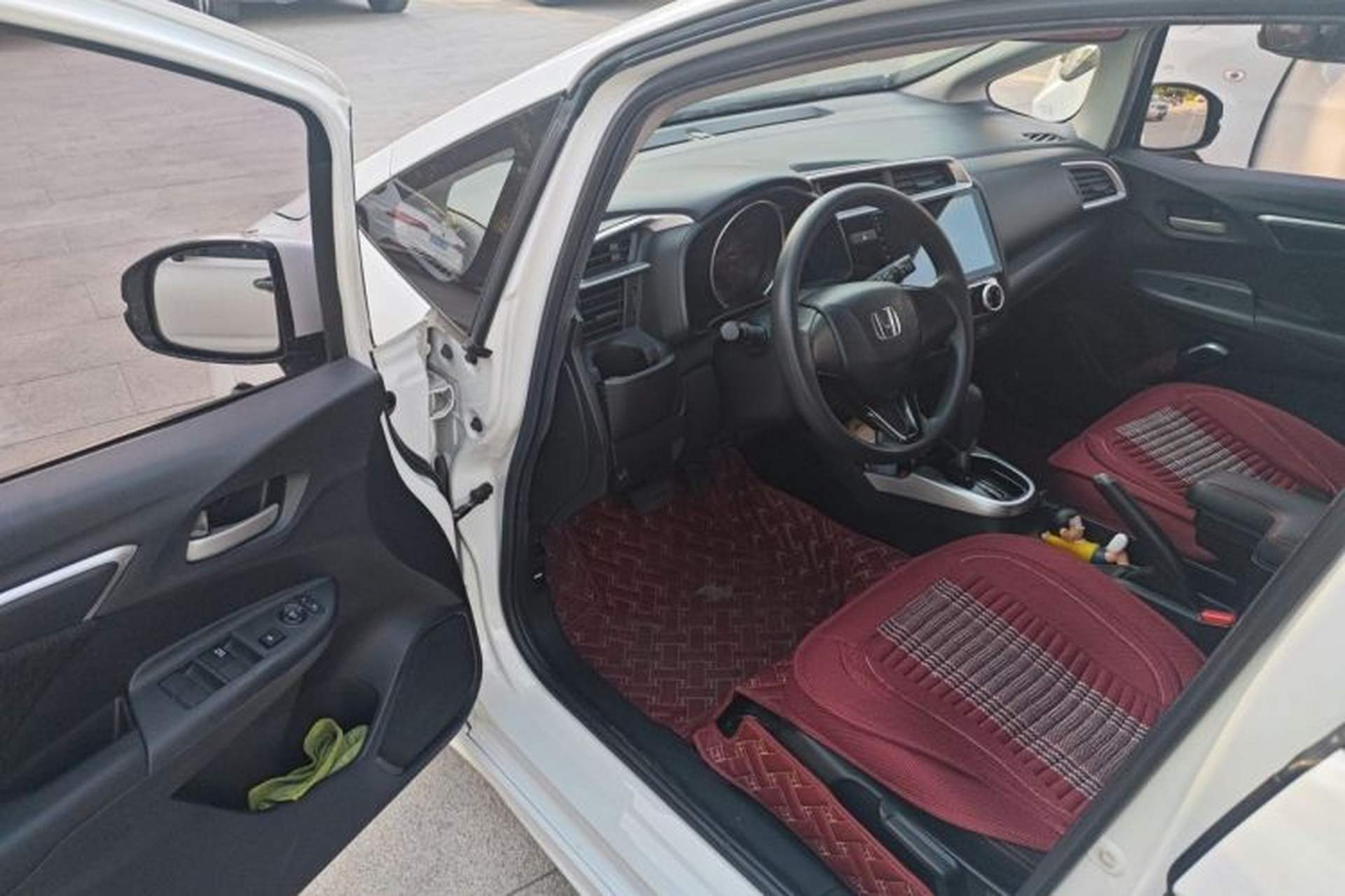 Used Honda Fit 2018 1.5L CVT Trendy Sports Edition Driver Seat