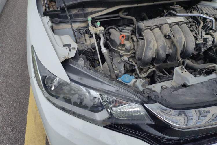 Used Honda Fit 2018 1.5L Manual Comfort Version Engine Bay Right