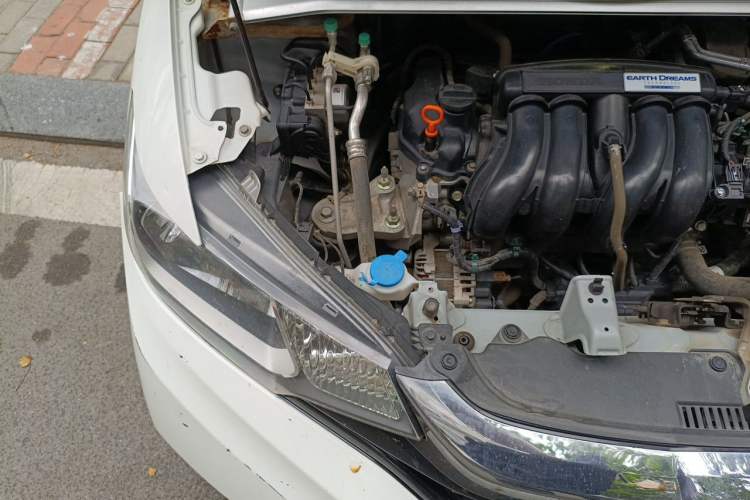 Used Honda Fit 2018 1.5L Manual Comfort Version Engine Bay Right