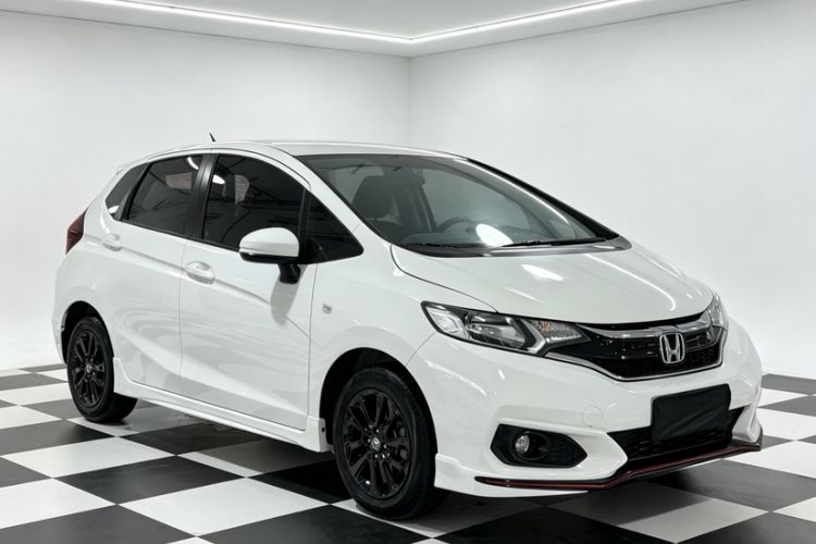 Used Honda Fit 2018 1.5L CVT Trendy Sports Edition Exterior 2