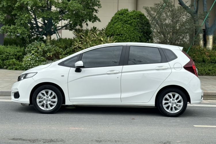 Used Honda Fit 2018 1.5L CVT Comfort Sunroof Version Exterior 2