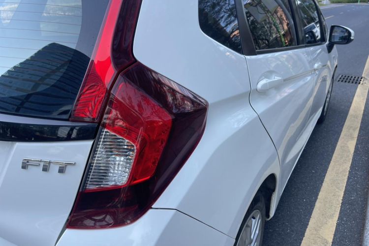 Used Honda Fit 2018 1.5L CVT Comfort Sunroof Version Exterior 2
