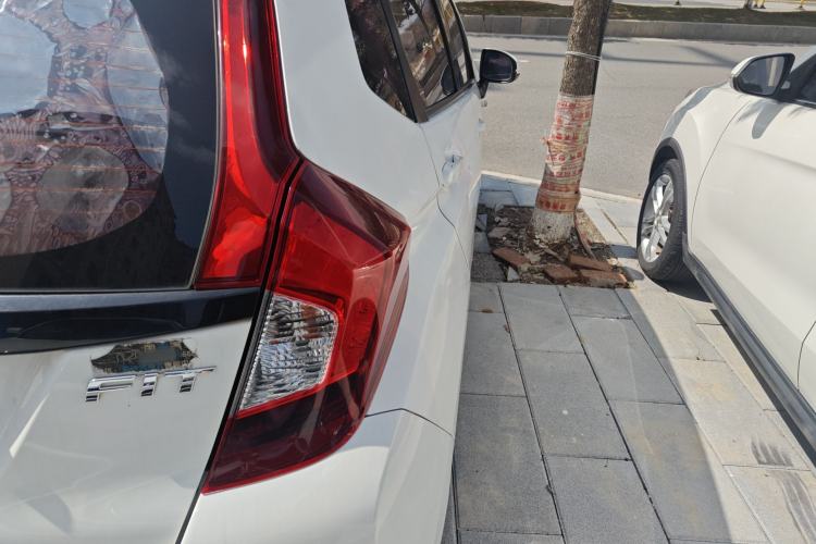Used Honda Fit 2018 1.5L CVT Comfort Version Exterior 3