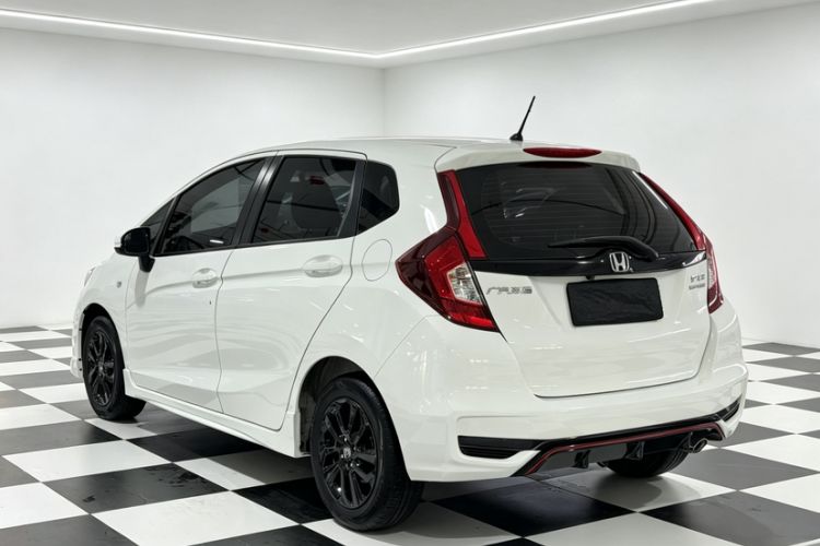 Used Honda Fit 2018 1.5L CVT Trendy Sports Edition Exterior 3