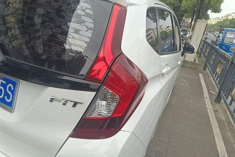 Used Honda Fit 2018 1.5L CVT Comfort Version Exterior 3