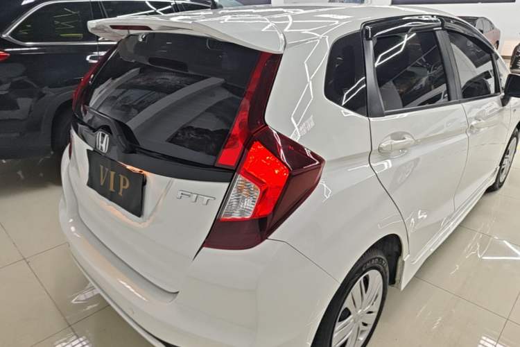 Used Honda Fit 2018 1.5L CVT Comfort Version Exterior 3