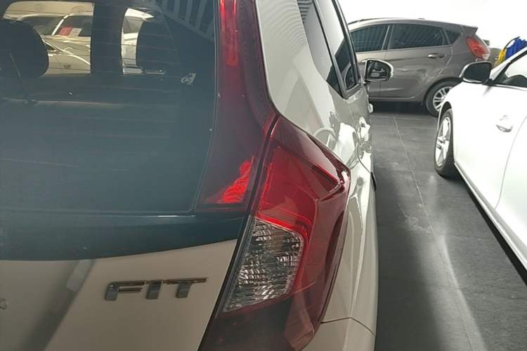 Used Honda Fit 2018 1.5L CVT Comfort Version Exterior 3