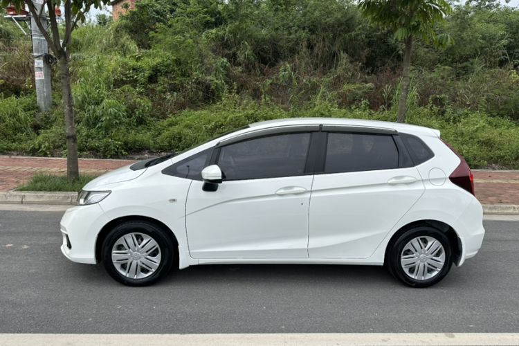 Used Honda Fit 2018 1.5L CVT Comfort Version Exterior 3