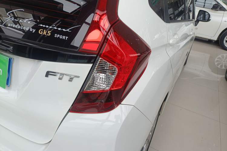 Used Honda Fit 2018 1.5L CVT Comfort Sunroof Version Exterior 3