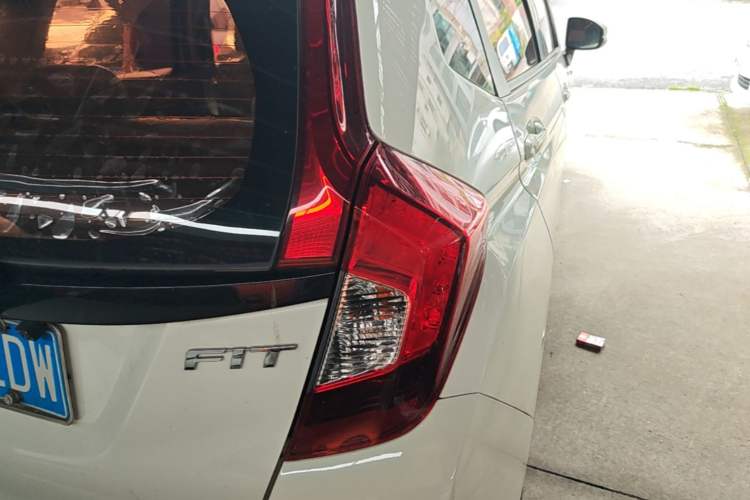 Used Honda Fit 2018 1.5L CVT Comfort Version Exterior 3
