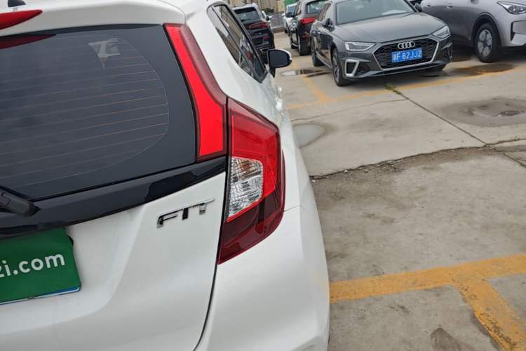 Used Honda Fit 2018 1.5L CVT Comfort Version Exterior 3