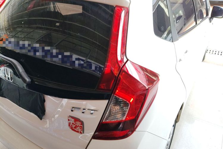 Used Honda Fit 2018 1.5L CVT Comfort Sunroof Version Exterior 3