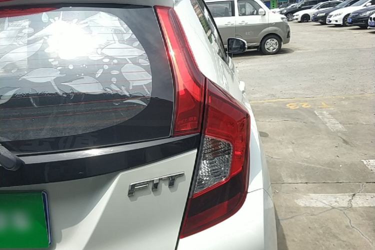 Used Honda Fit 2018 1.5L CVT Comfort Sunroof Version Exterior 3