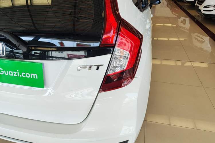 Used Honda Fit 2018 1.5L CVT Comfort Version Exterior 3