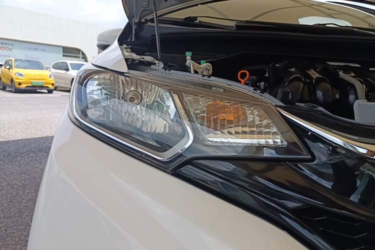 Used Honda Fit 2018 1.5L CVT Comfort Sunroof Version Exterior 3