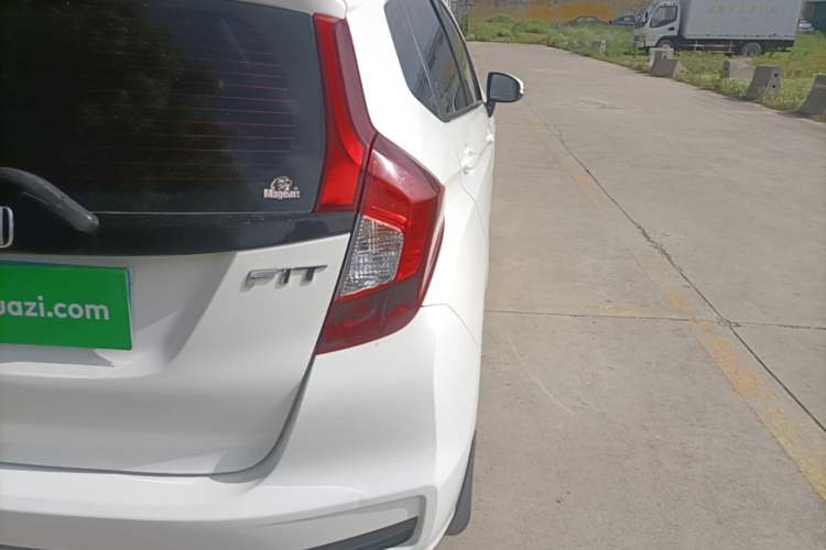 Used Honda Fit 2018 1.5L CVT Comfort Sunroof Version Exterior 3