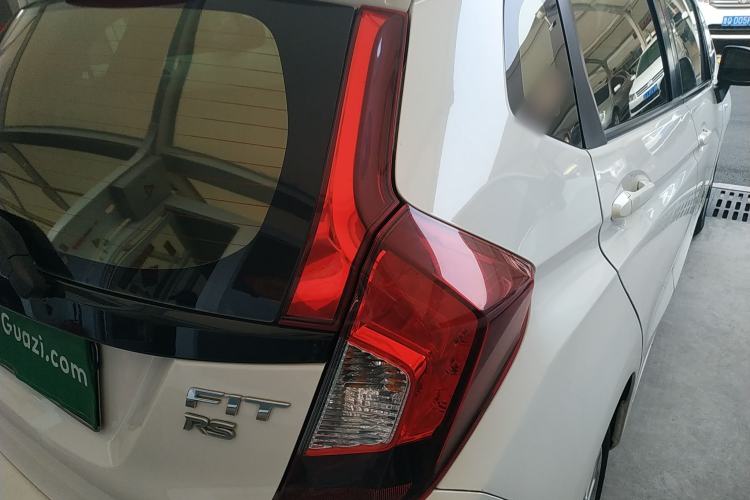 Used Honda Fit 2018 1.5L CVT Comfort Sunroof Version Exterior 3