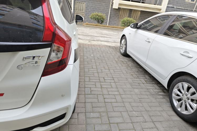 Used Honda Fit 2018 1.5L CVT Comfort Sunroof Version Exterior 3