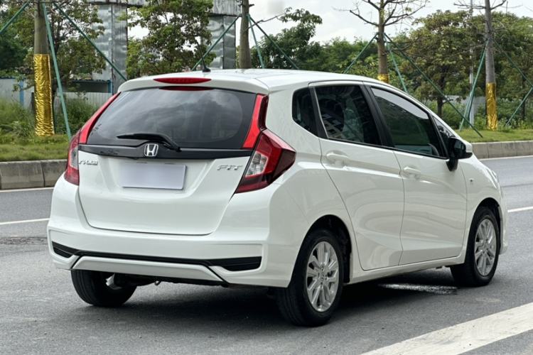 Used Honda Fit 2018 1.5L CVT Comfort Sunroof Version Exterior 3