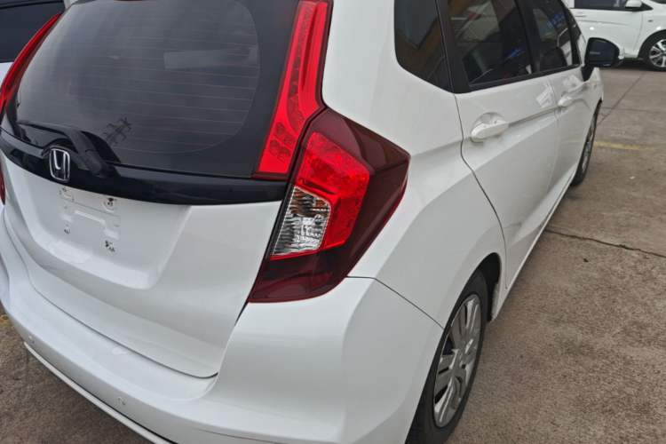 Used Honda Fit 2018 1.5L Manual Comfort Version Exterior 3