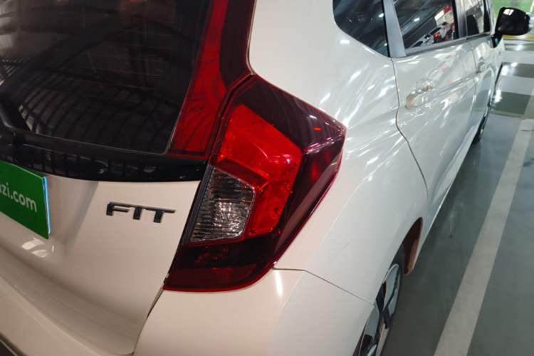 Used Honda Fit 2018 1.5L CVT Comfort Version Exterior 3