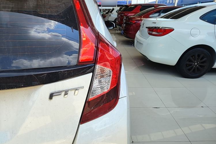 Used Honda Fit 2018 1.5L CVT Comfort Version Exterior 3