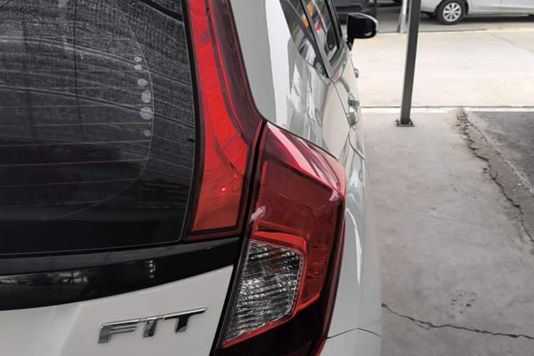 Used Honda Fit 2018 1.5L CVT Comfort Sunroof Version Exterior 3