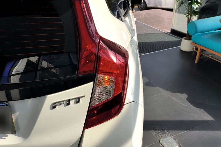 Used Honda Fit 2018 1.5L CVT Comfort Sunroof Version Exterior 3