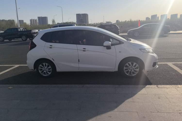 Used Honda Fit 2018 1.5L CVT Comfort Sunroof Version Exterior 4