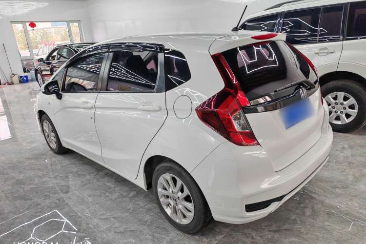 Used Honda Fit 2018 1.5L CVT Comfort Sunroof Version Exterior 5