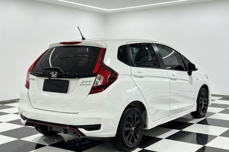 Used Honda Fit 2018 1.5L CVT Trendy Sports Edition Exterior 5