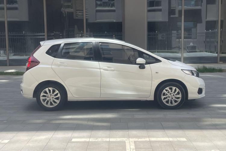 Used Honda Fit 2018 1.5L CVT Comfort Sunroof Version Exterior 5
