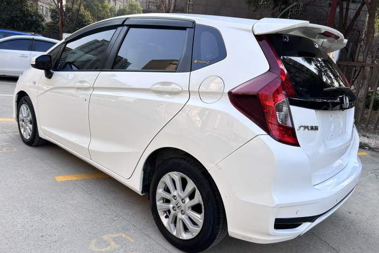 Used Honda Fit 2018 1.5L CVT Comfort Sunroof Version Exterior 5