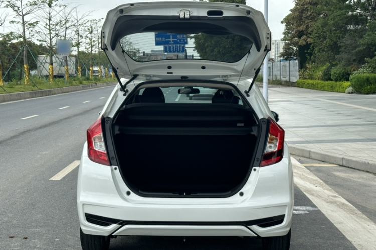 Used Honda Fit 2018 1.5L CVT Comfort Sunroof Version Exterior 5