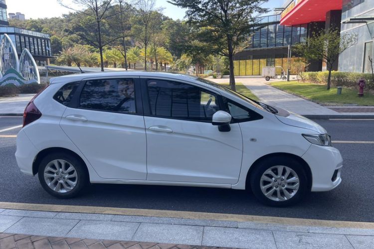 Used Honda Fit 2018 1.5L CVT Comfort Sunroof Version Exterior 5