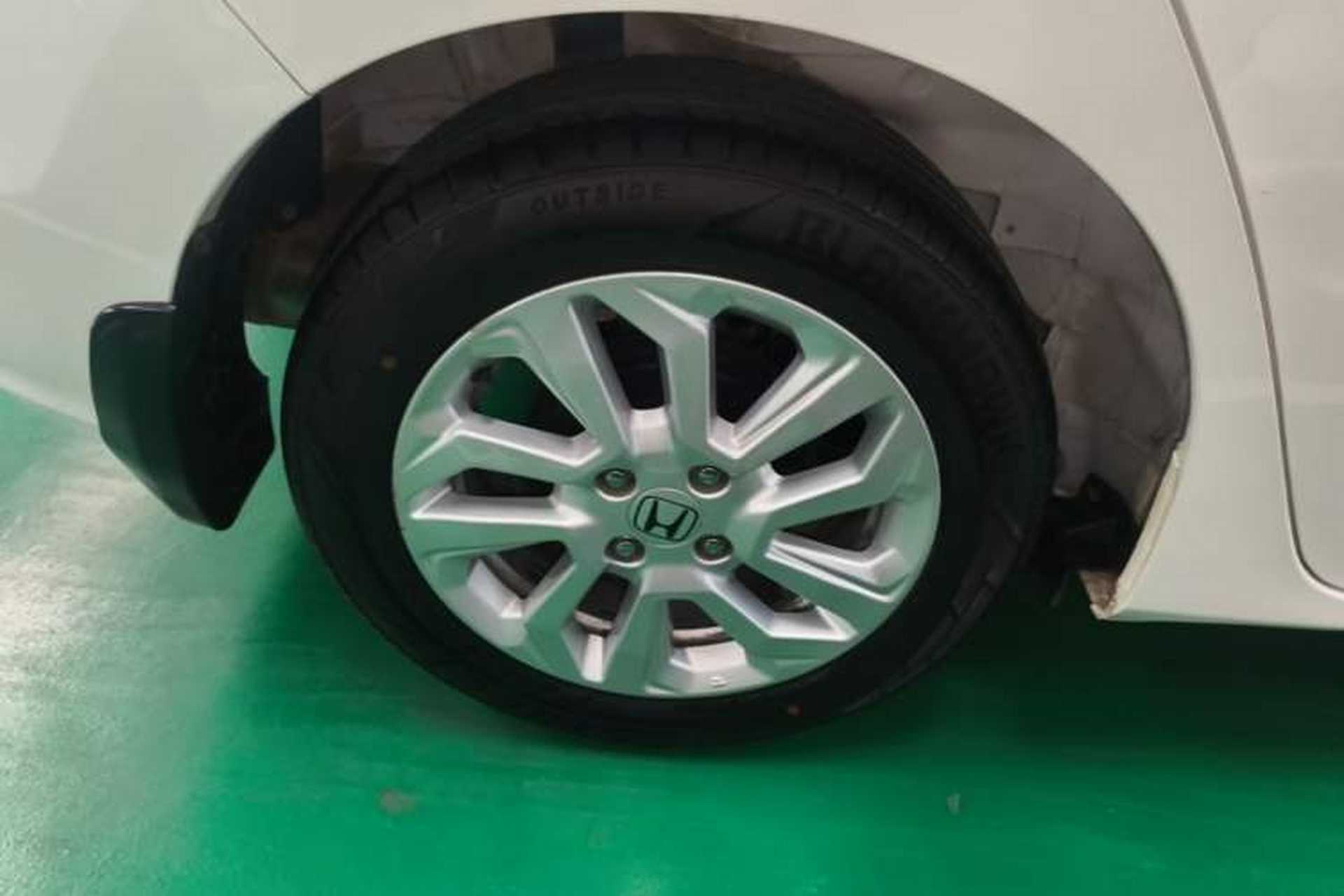 Used Honda Fit 2018 1.5L CVT Comfort Sunroof Version Exterior 5