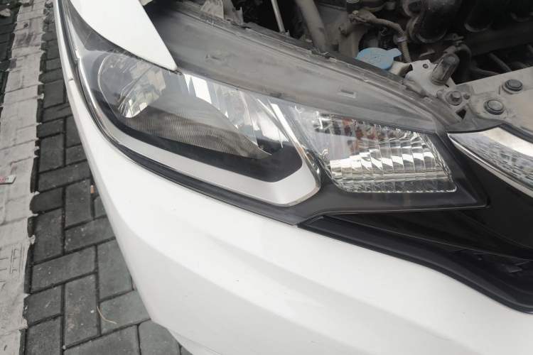 Used Honda Fit 2018 1.5L CVT Comfort Sunroof Version Exterior 6