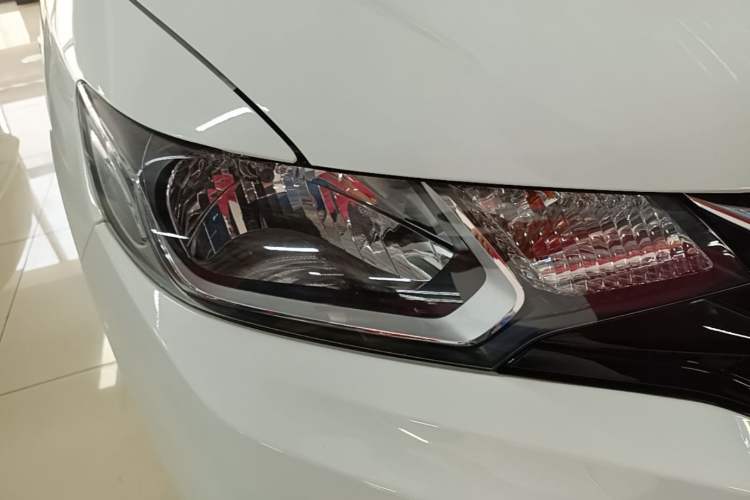 Used Honda Fit 2018 1.5L CVT Comfort Version Exterior 6