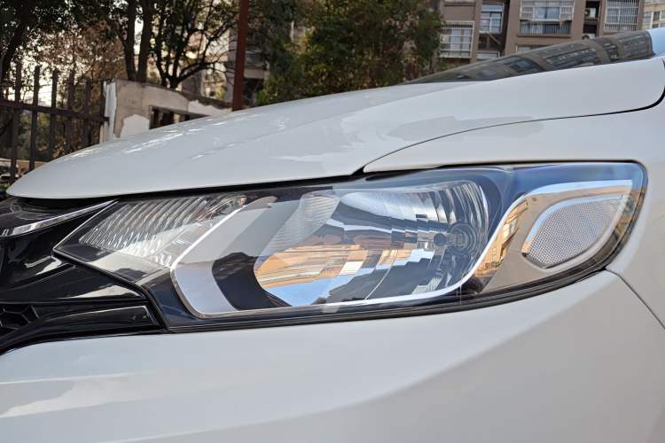 Used Honda Fit 2018 1.5L CVT Comfort Sunroof Version Exterior 6