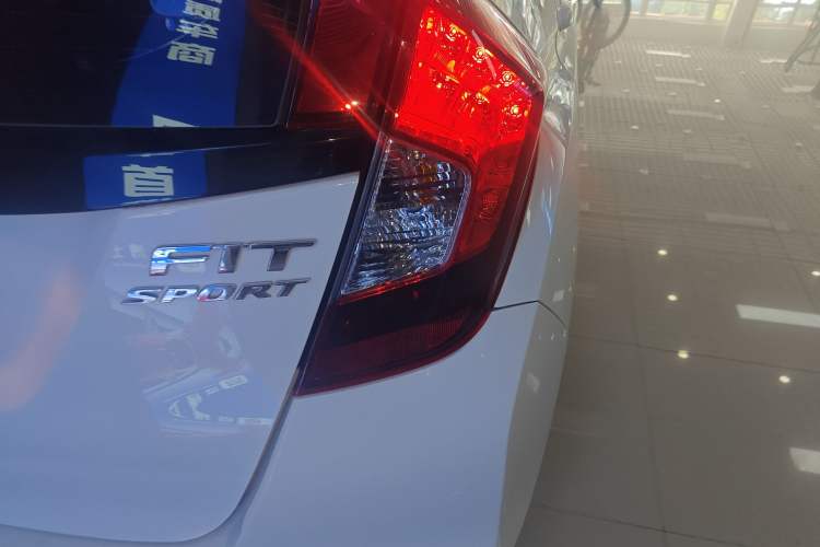 Used Honda Fit 2018 1.5L CVT Trendy Sports Edition Exterior 6