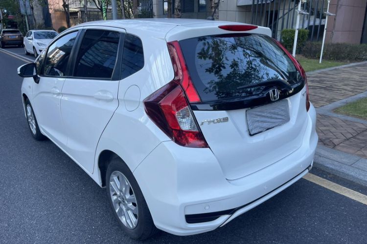 Used Honda Fit 2018 1.5L CVT Comfort Sunroof Version Exterior 6