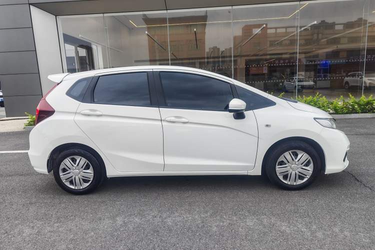 Used Honda Fit 2018 1.5L CVT Comfort Version Exterior 7