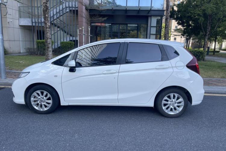 Used Honda Fit 2018 1.5L CVT Comfort Sunroof Version Exterior 7