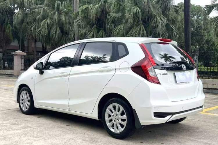 Used Honda Fit 2018 1.5L CVT Comfort Sunroof Version Exterior 8