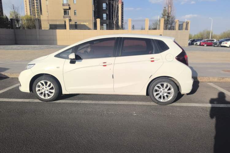 Used Honda Fit 2018 1.5L CVT Comfort Sunroof Version Exterior 8