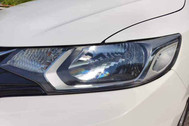 Used Honda Fit 2018 1.5L CVT Comfort Sunroof Version Exterior 8